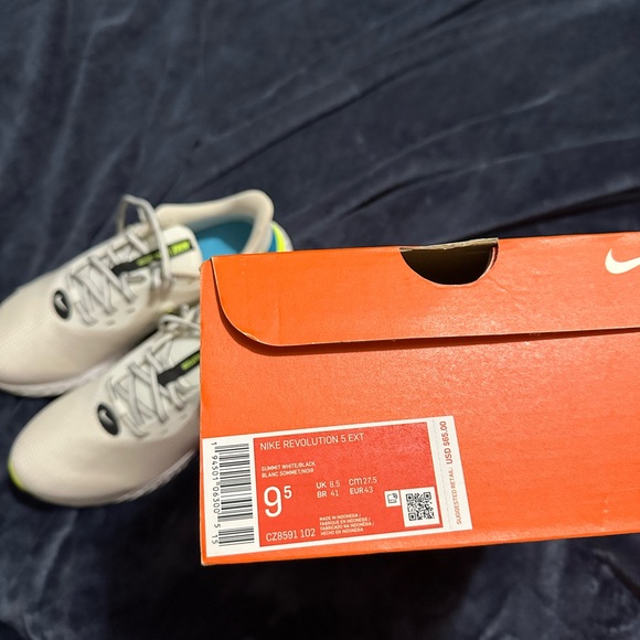 Nike Revolution 5 Sneakers Men’s - Picture 2 of 3